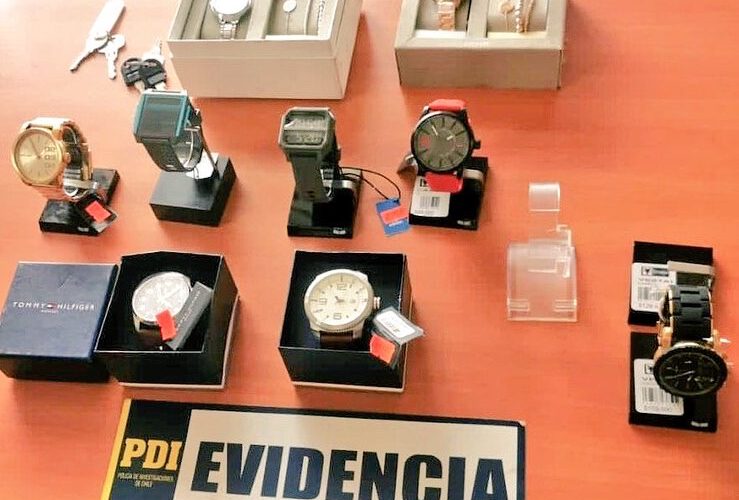 Sustraen valiosos relojes desde tienda en el centro de Arica