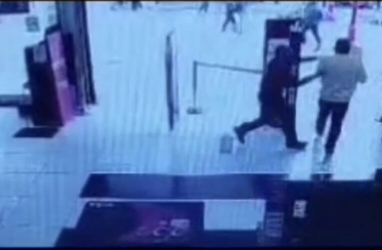 🚨Carabinero de civil repelió violento ataque a guardia de seguridad en el centro de Arica
